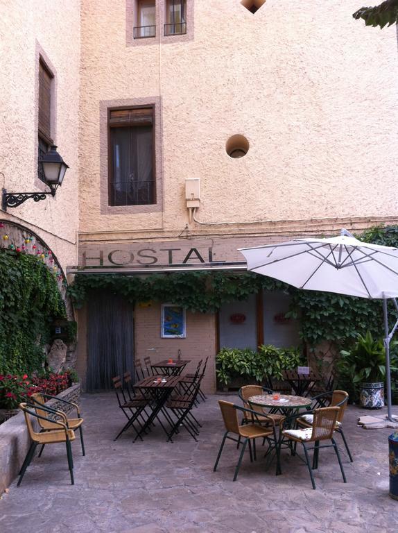 Hostal Victor Oliana Exterior photo