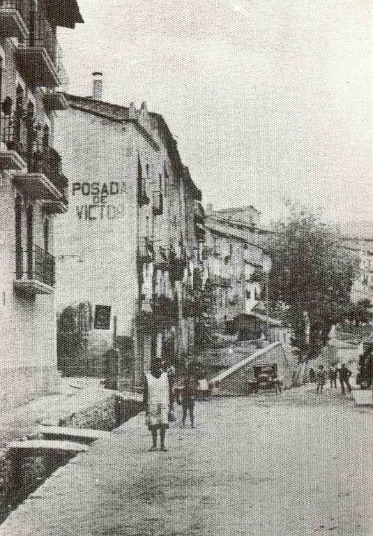 Hostal Victor Oliana Exterior photo